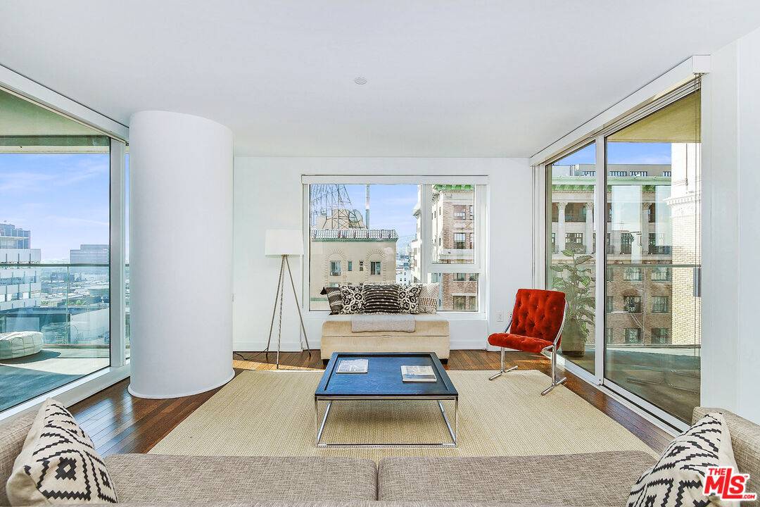 6250  HOLLYWOOD BLVD 2BR Hollywood Hills East La