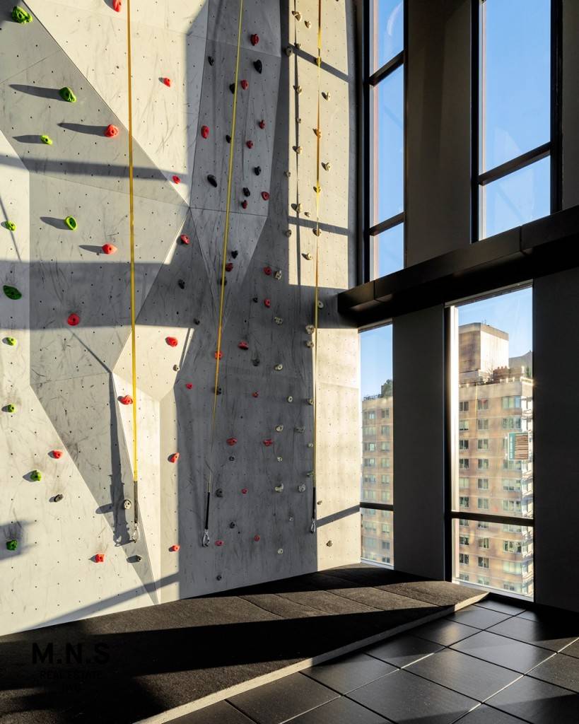 Now Offering Reduced Security Deposit for Same Day ApplicationsExperience the pinnacle of luxury living at The Copper in Murray Hill.