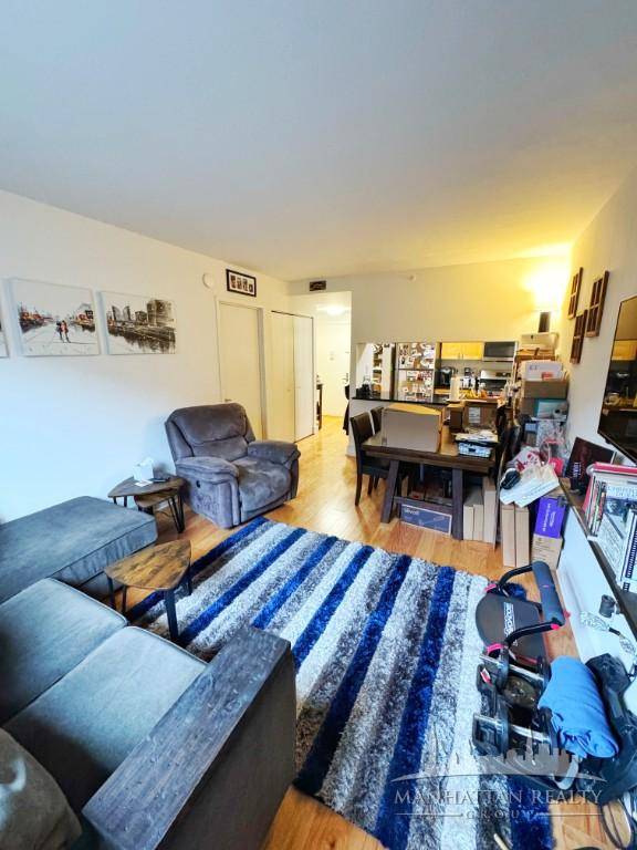 LEASE BREAK SUBLETAvailable 8 15 2025Lease End 2 28 2026Option to renew directly with managementVirtual tours availableAPARTMENT FEATURESSpacious 1 bedroom, easily converts to a legal flex 2 bedroom pressurized walls ...