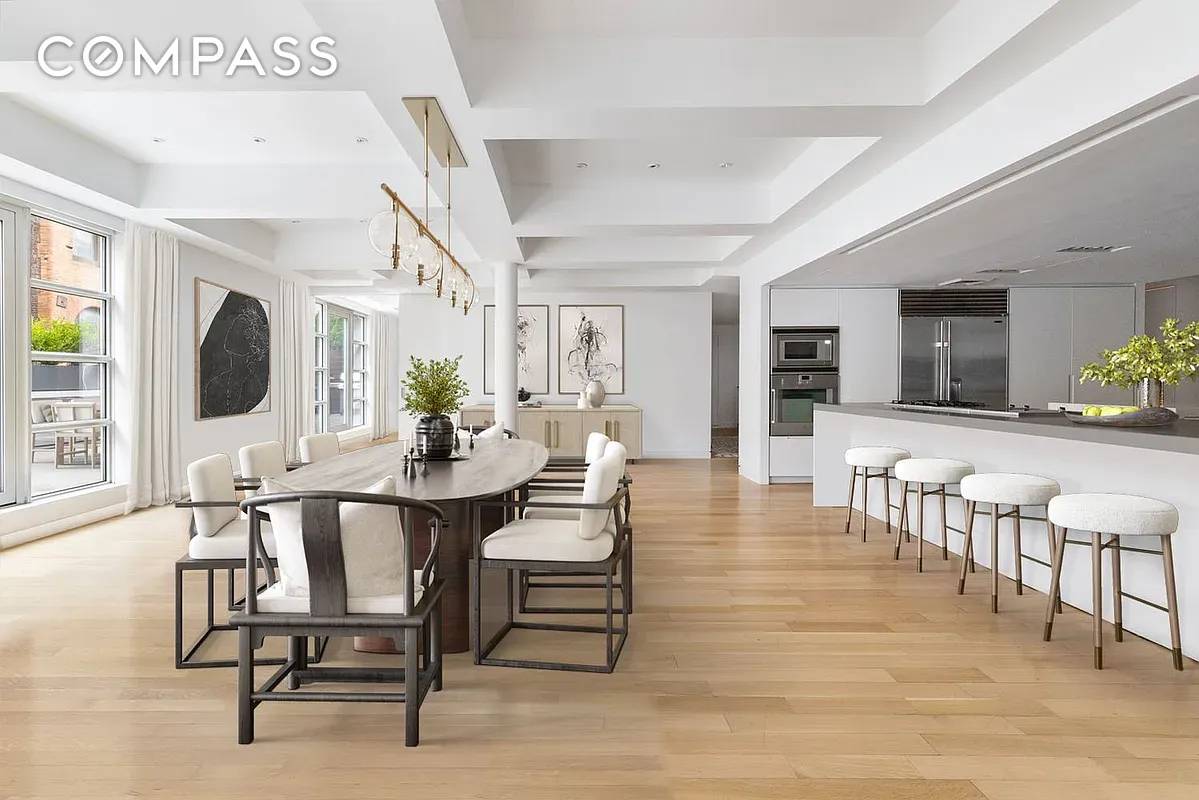 Sophisticated Tribeca Penthouse with Expansive Terrace amp ; Private Parking This 5 bedroom, 5 bathroom penthouse blends timeless elegance with modern design, offering 3, 818 SF of refined interior space ...