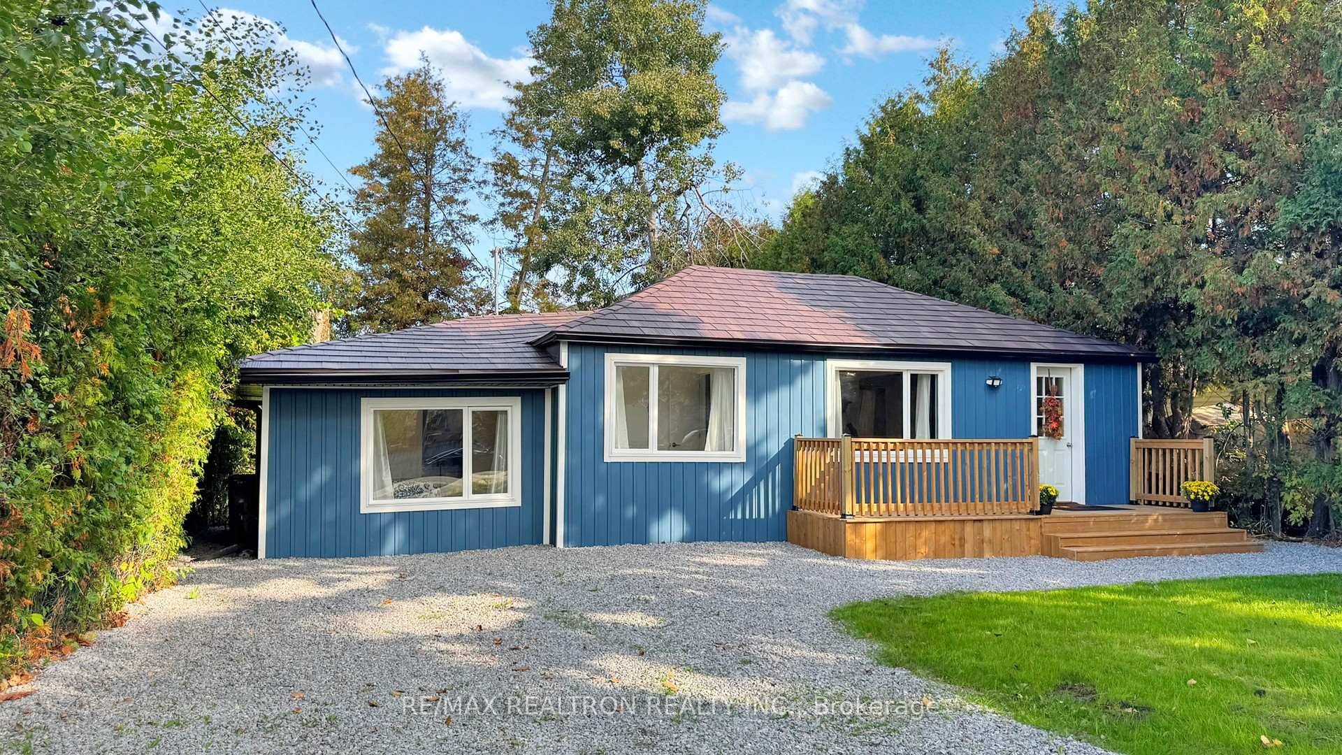 Live the Cottage Lifestyle Every Day !