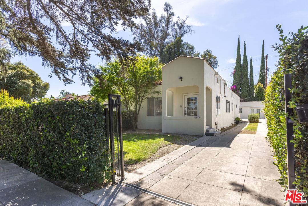 1553 N Stanley Ave 2BR Hollywood Hills East La
