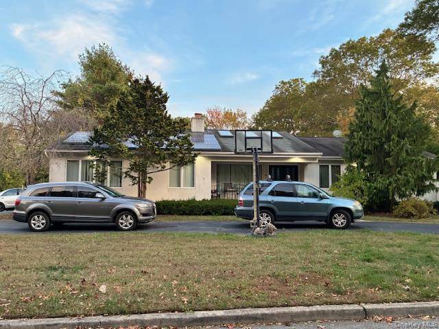 Huge Expanded Ranch featuring 15 Rooms 7 Bedrooms 2 Bathroom Mother amp ; Daughter set up 3 over 4 Bedrooms 3 full bath Home has Hardwood floor, Stainless steel appliances, ...