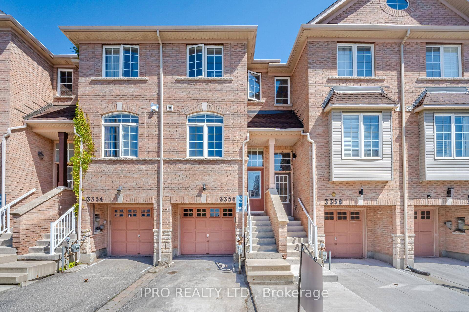 Welcome to this beautifully maintained 3 bedroom, 3 bathroom home, offering the perfect blend of modern style and everyday comfort.