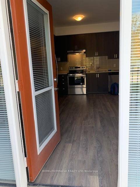 BEAUTIFUL 1 BEDROOM STACKED TOWNHOUSE, WITH WALK IN CLOSET, 2 CAR PARKINGS 1 GARAGE AND 1 DRIVEWAY PARKING CLOSE TO ALL AMENITIES BANKS, GROCERY STORES, EATERY CLOSEBY CLOSE TO HWY ...