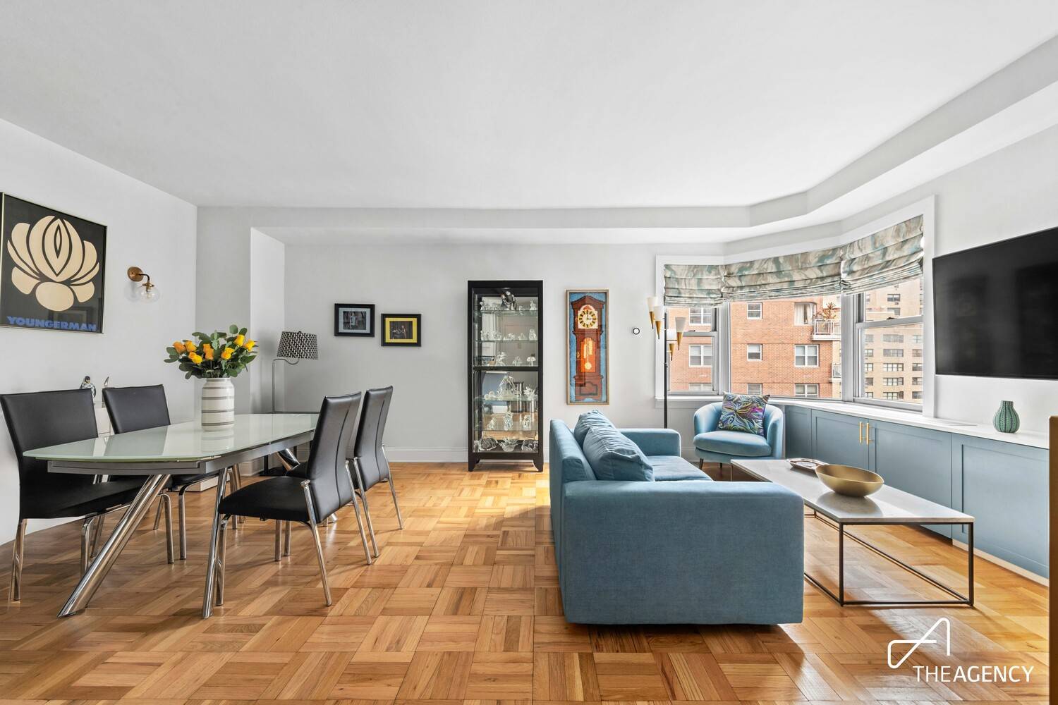 Move In Ready Lenox Hill 1 Bedroom with City Views Bright and sunny with desirable northeast exposure, this beautifully renovated 15th floor home offers gorgeous city views and low maintenance ...