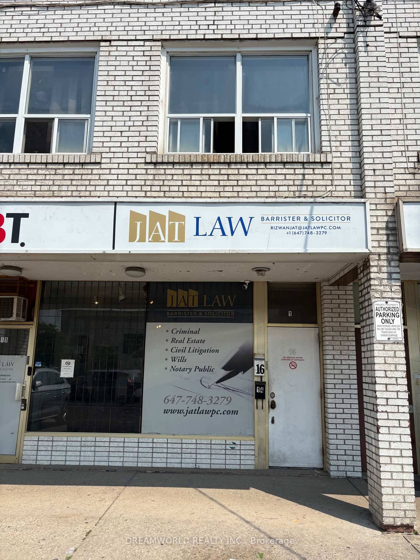 Excellent Investment Opportunity in Humber Summit, a mixed use property featuring a street level commercial store plus a spacious 3 bedroom apartment on the upper level.