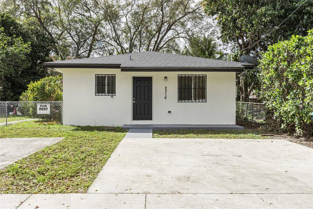 EXCELLENT OPPORTUNITY IN THE HEART OF MIAMI !