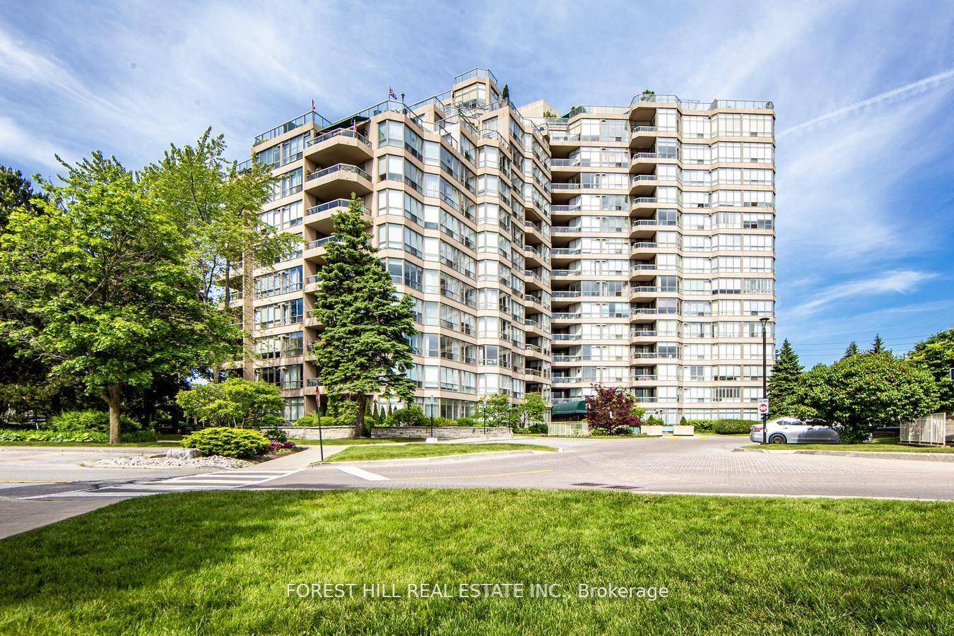 Welcome to resort style living at the prestigious Gates of Guildwood, built by Tridell Furnished OR Unfurnished !