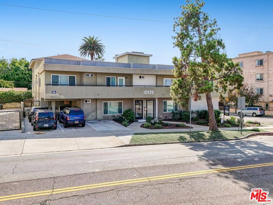 10920 National Blvd 16BR La