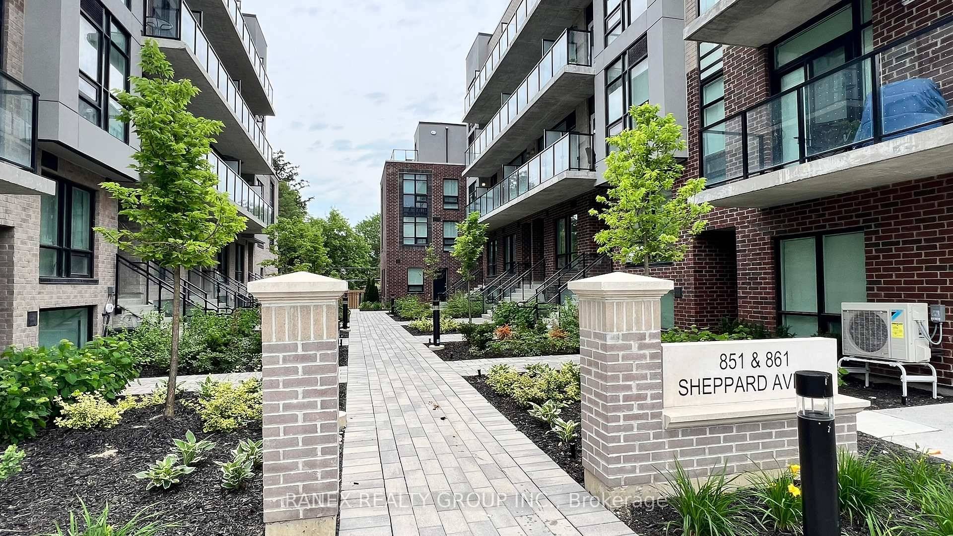 One Year New unit at The Greenwich Master Planed Community.