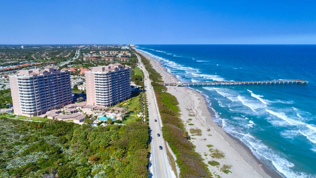 OCEAN LOVERS.. LAST AVAILABLE OCEANFRONT PENTHOUSE ON JUNO BEACH.