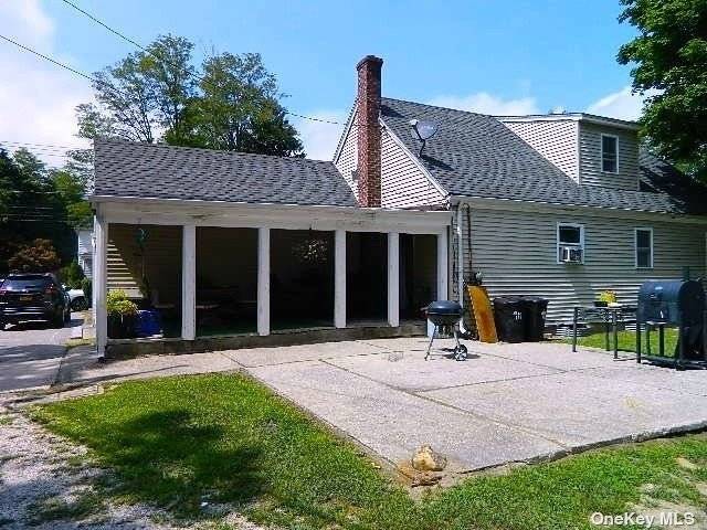 Main Street Excellent location, Town of Riverhead.