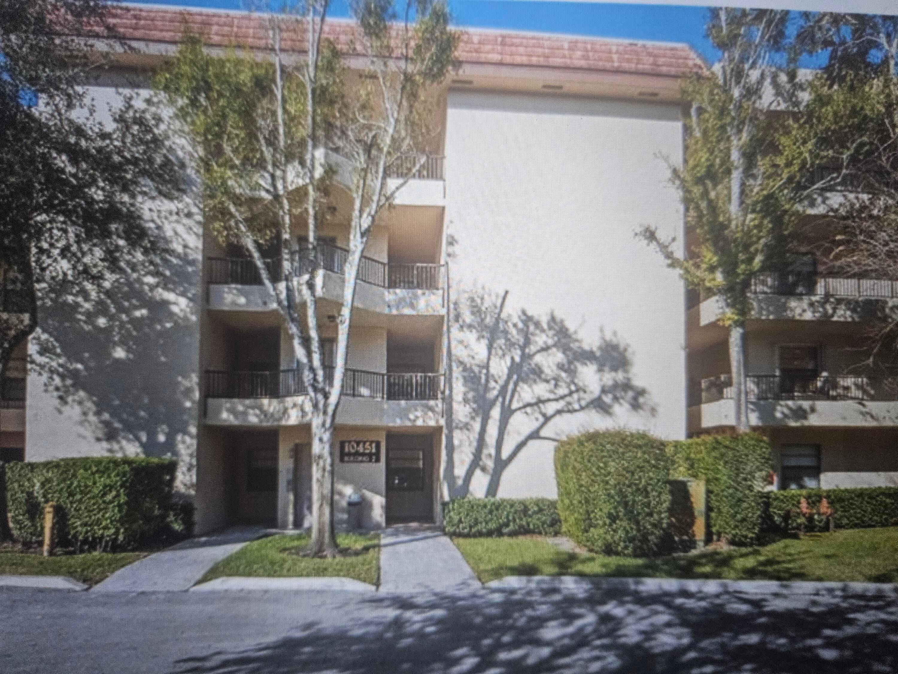 VERY WELL KEPT FIRST FLOOR CONDO.