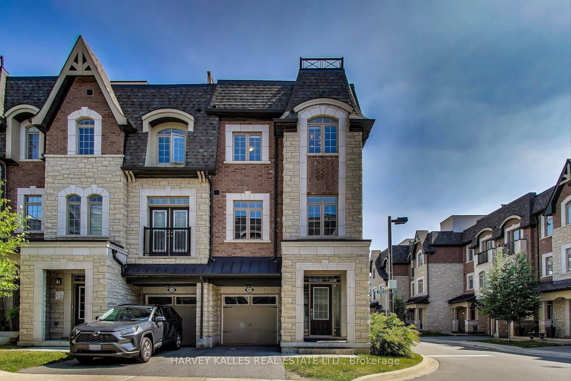 Welcome to this fabulous end unit executive townhouse in highly desireable East Woodbridge.