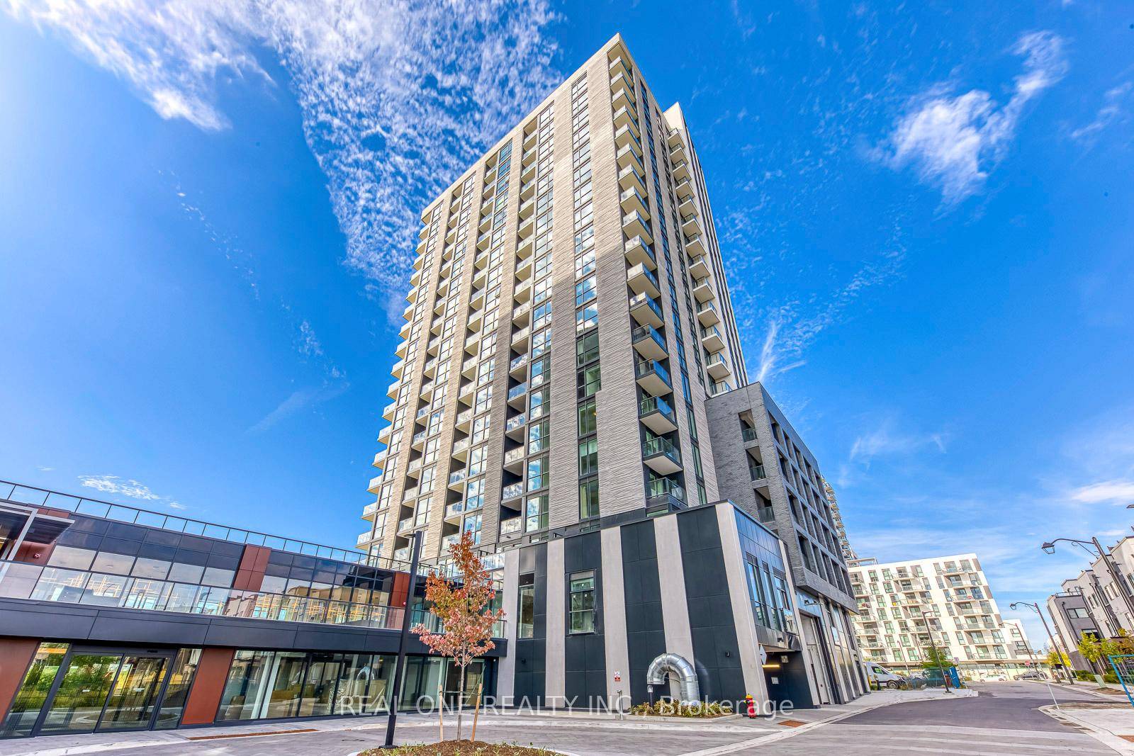 Brand New North Oak Condo !