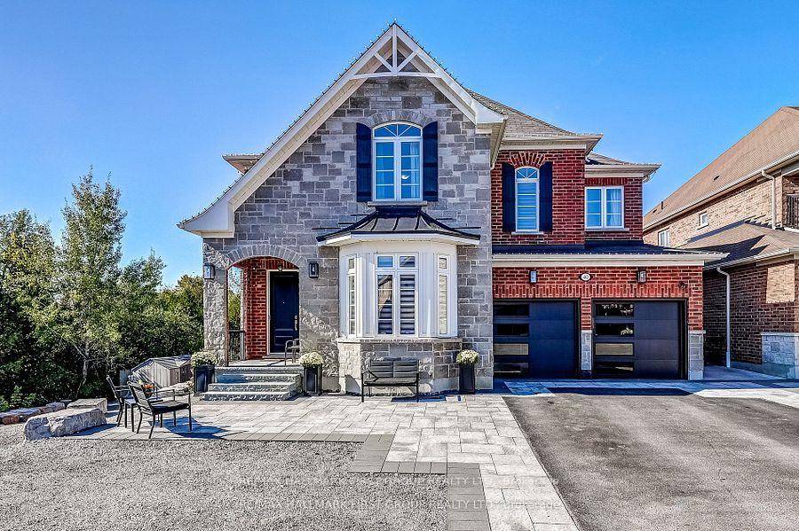 Welcome to 40 Endeavour Court, a rare offering tucked at the end of a quiet court and bordered by ravine on two sides.