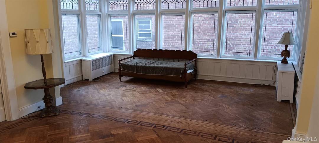 LOCATION LOCATION LOCATION Welcome to this beautiful spacious colonial on a 50x125 lot in the heart of Kew Gardens.