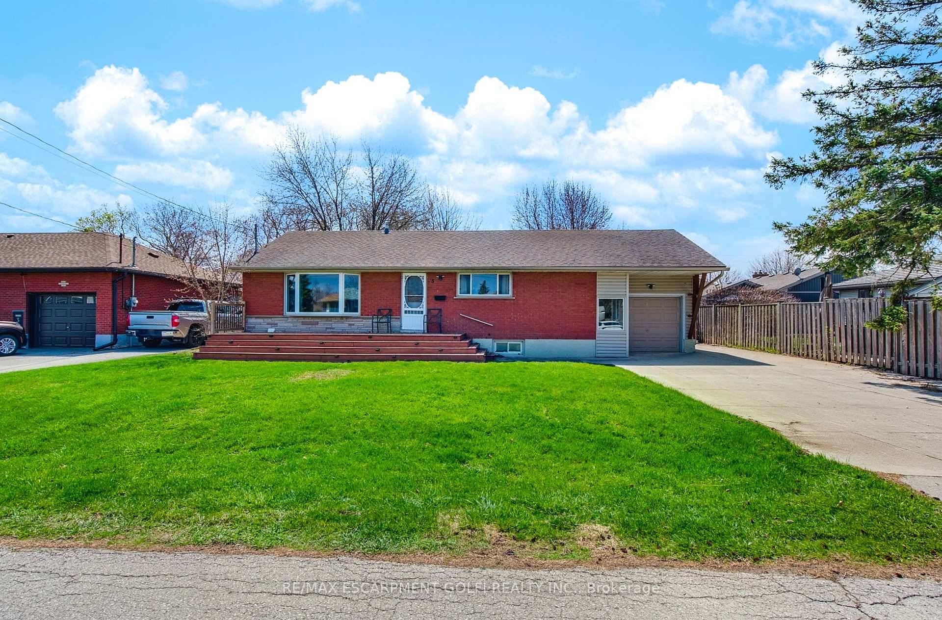 Welcome to this beautifully updated 2 1 bedroom bungalow on a massive 72 x 121 ft lot in a prime Grimsby locationjust steps from Lake Ontario, parks, schools, daycare, and ...