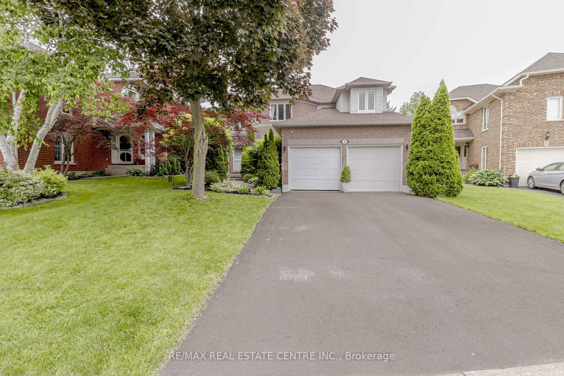 Stunning Three Bedroom Executive Double Garage Detached House 2566 Sq.