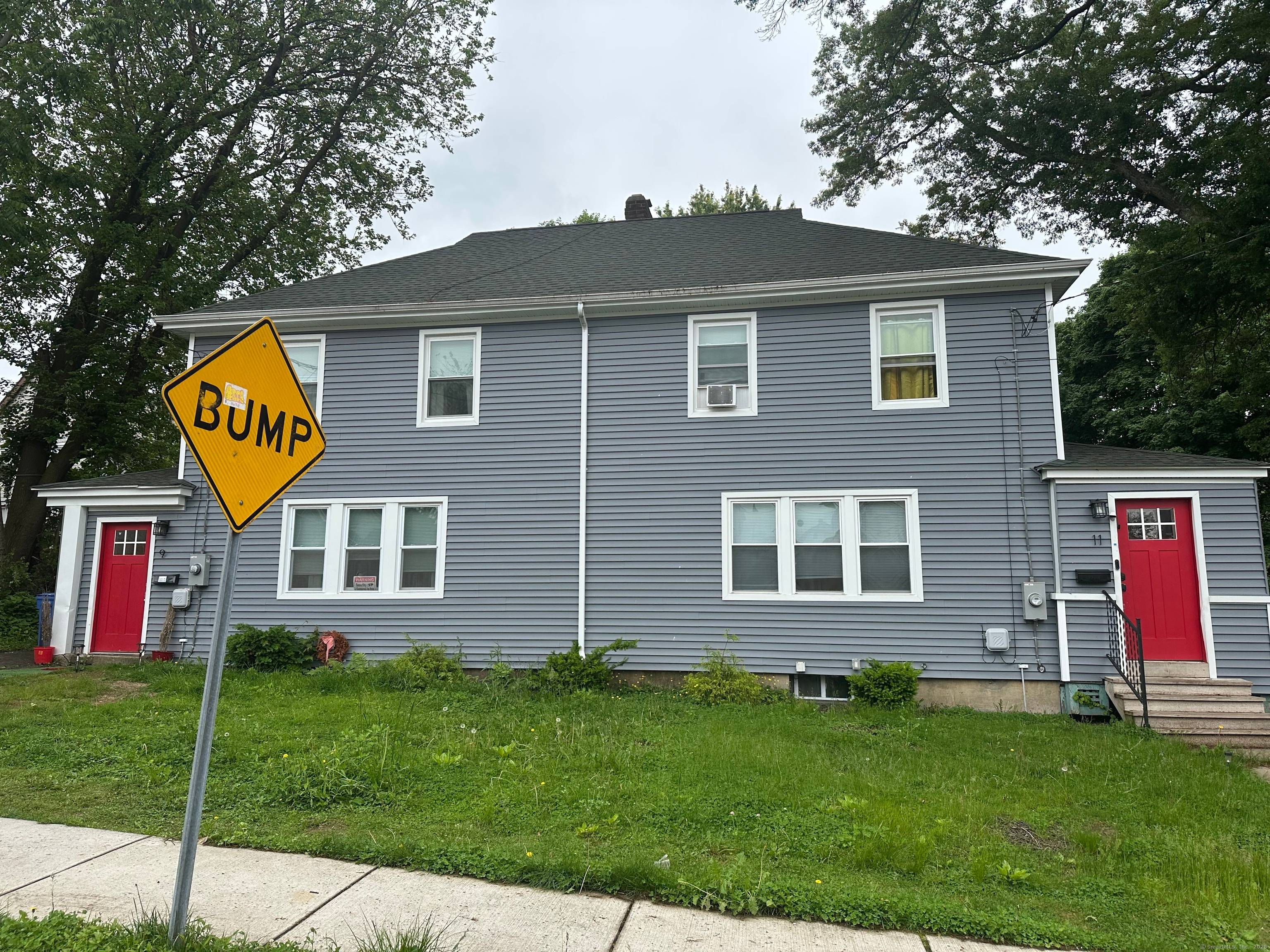 9 11 Catherine St, Hartford, CT, is a fantastic duplex property that offers a unique blend of character, modern amenities, and investment potential.