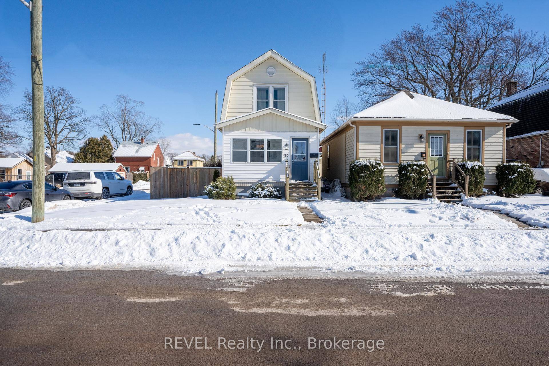 Located in a serene, family friendly neighborhood just west of the Welland Canal, this charming 2 bedroom, 2 bathroom home offers a bright and airy atmosphere with modern updates throughout.