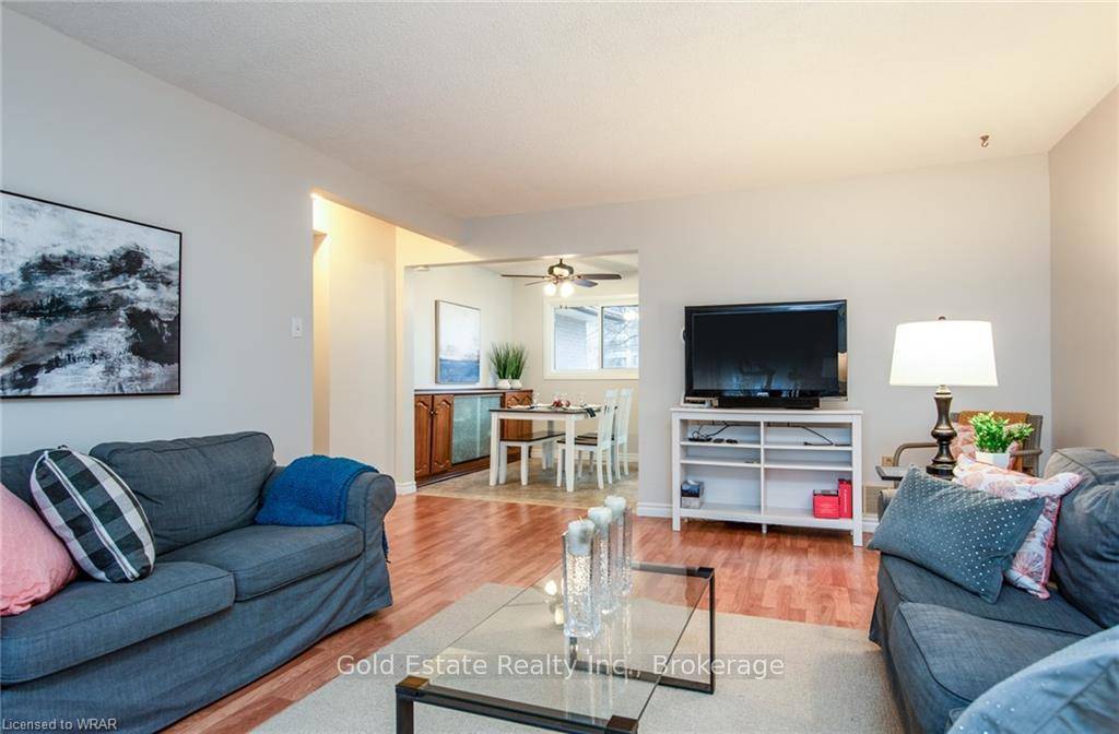 Beautiful 3 Bedroom Townhome in highly demanded Fairview Kingsdale community !