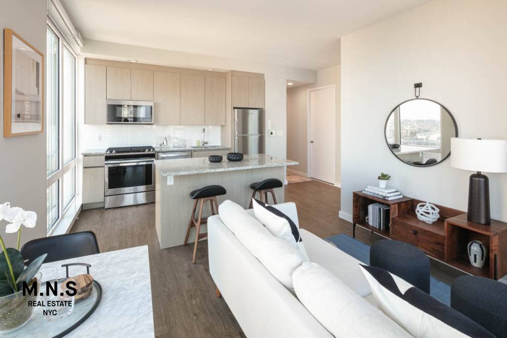 5 Pointz LIC Luxury 1 Bedroom with Home Office Now Available !