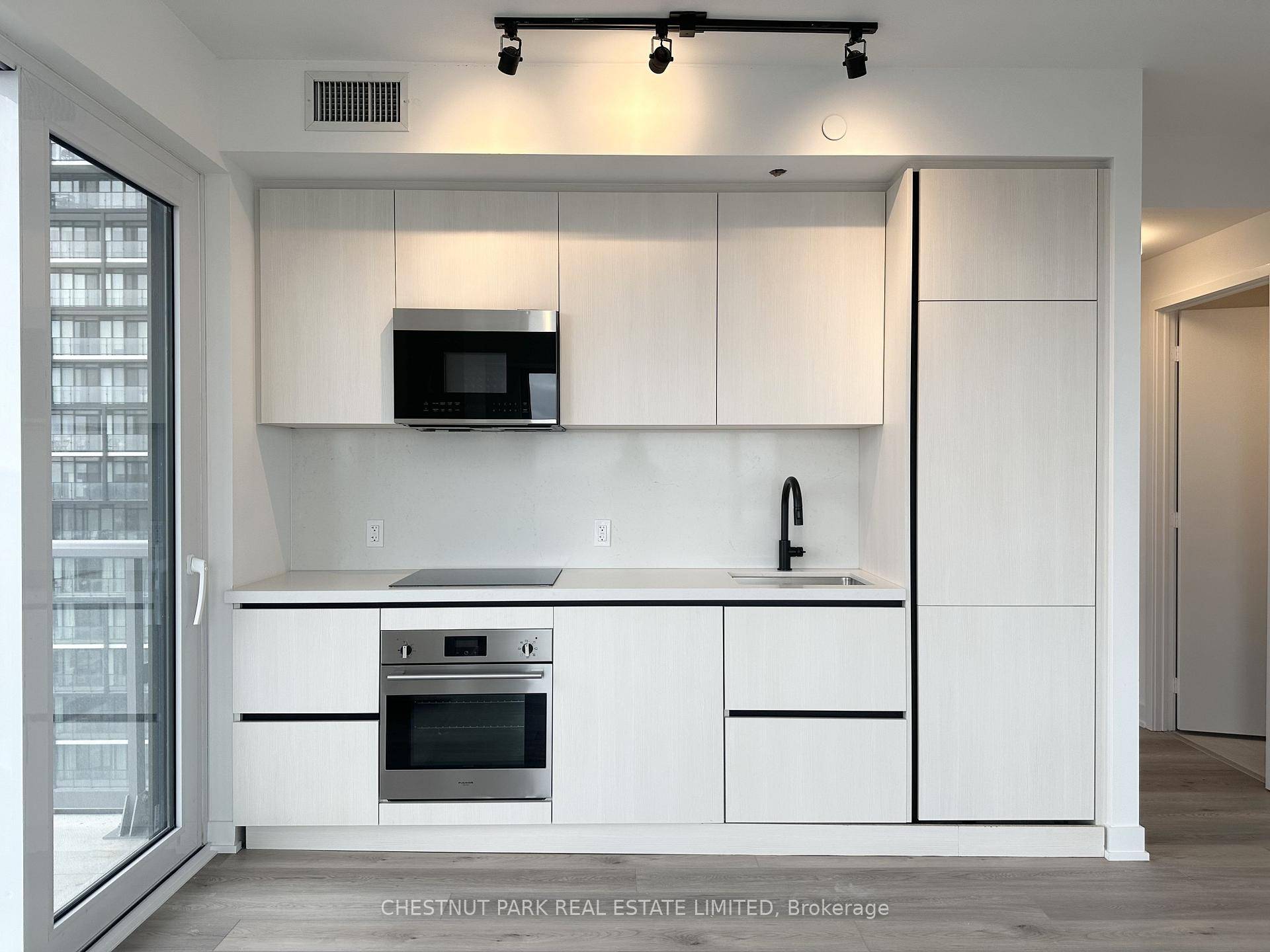 Queen Floor Plan 2 Bedroom plus den, and 2 full baths condo at Peter and Adelaide.