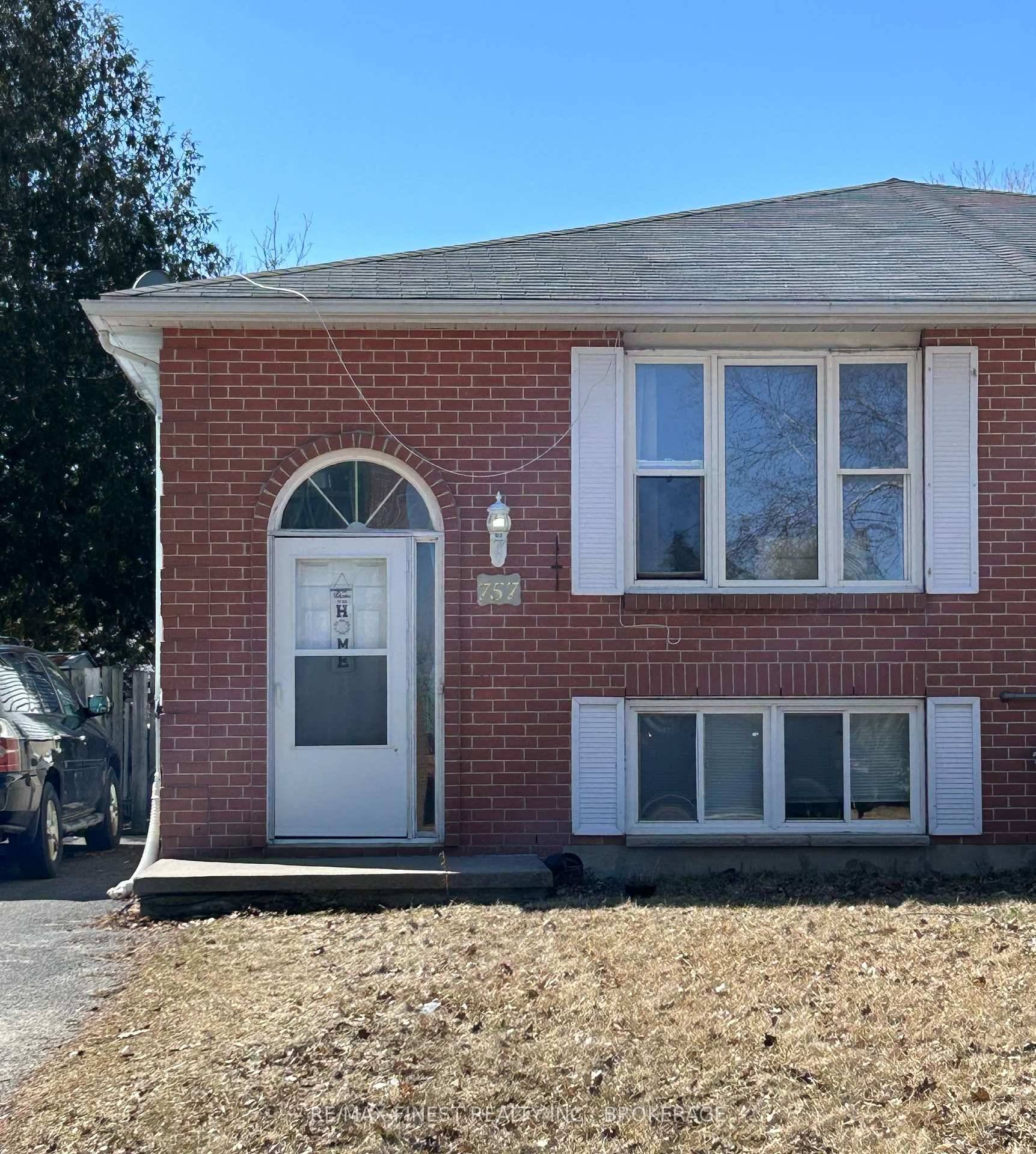 Welcome to this charming 3 1 bedroom semi detached bungalow, perfectly situated just steps from a shopping mall, grocery stores, restaurants, and convenient bus routes !