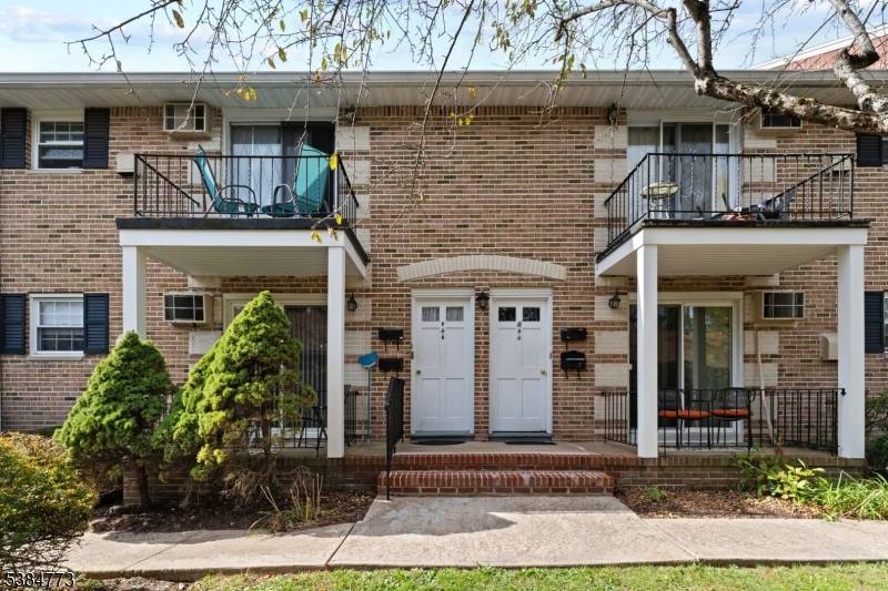 Welcome to Parsons Village, a beautifully maintained and highly desirable community in the heart of Morristown.