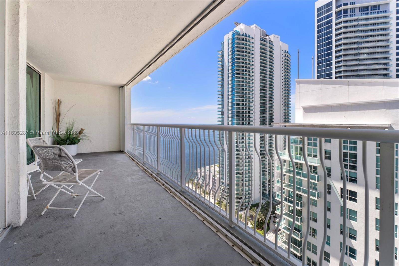 This beautifully furnished 1 bedroom, 1 bathroom residence offers a unique blend of style, convenience, and breathtaking views.