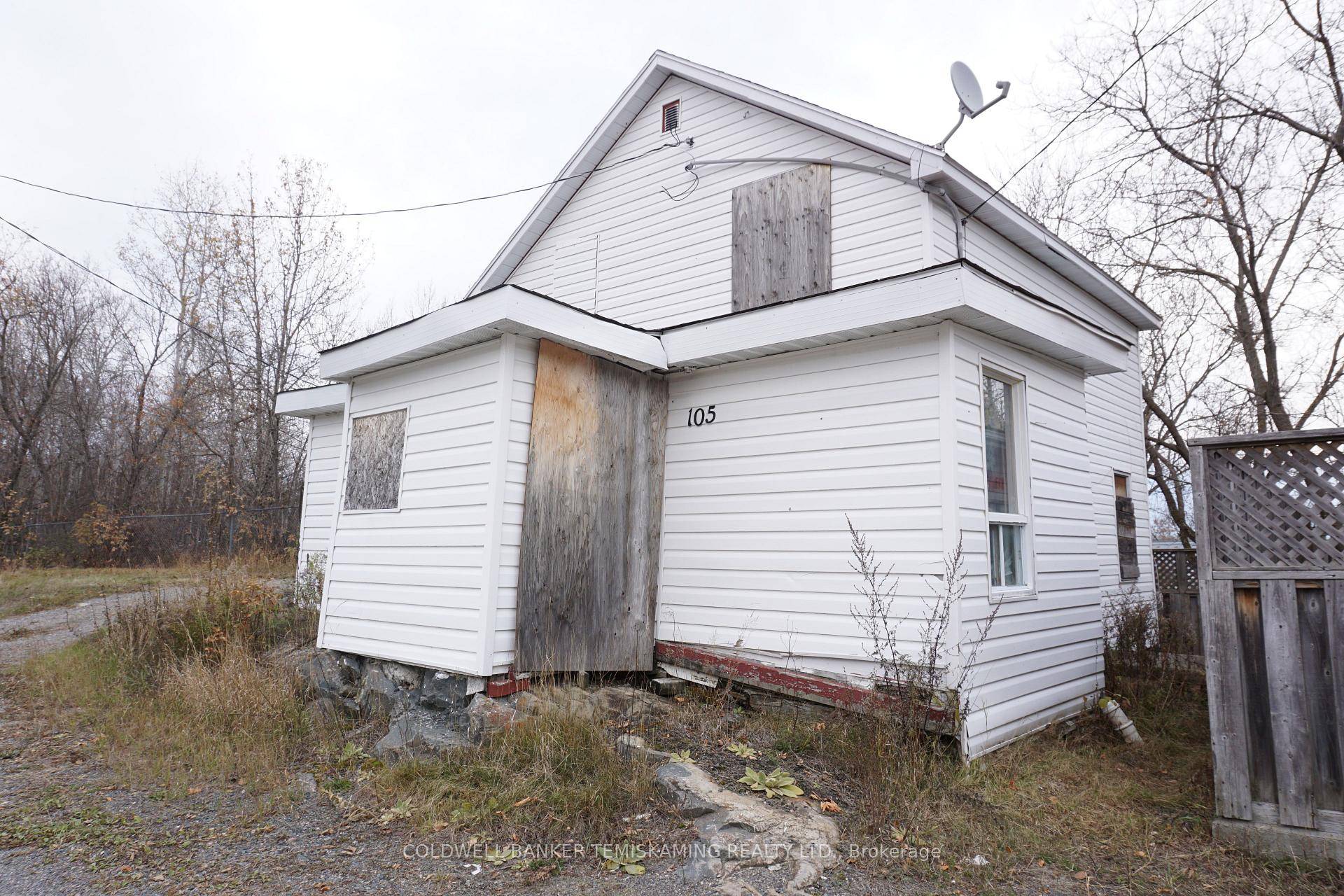 ABANDONED HOME IN POOR CONDITION.