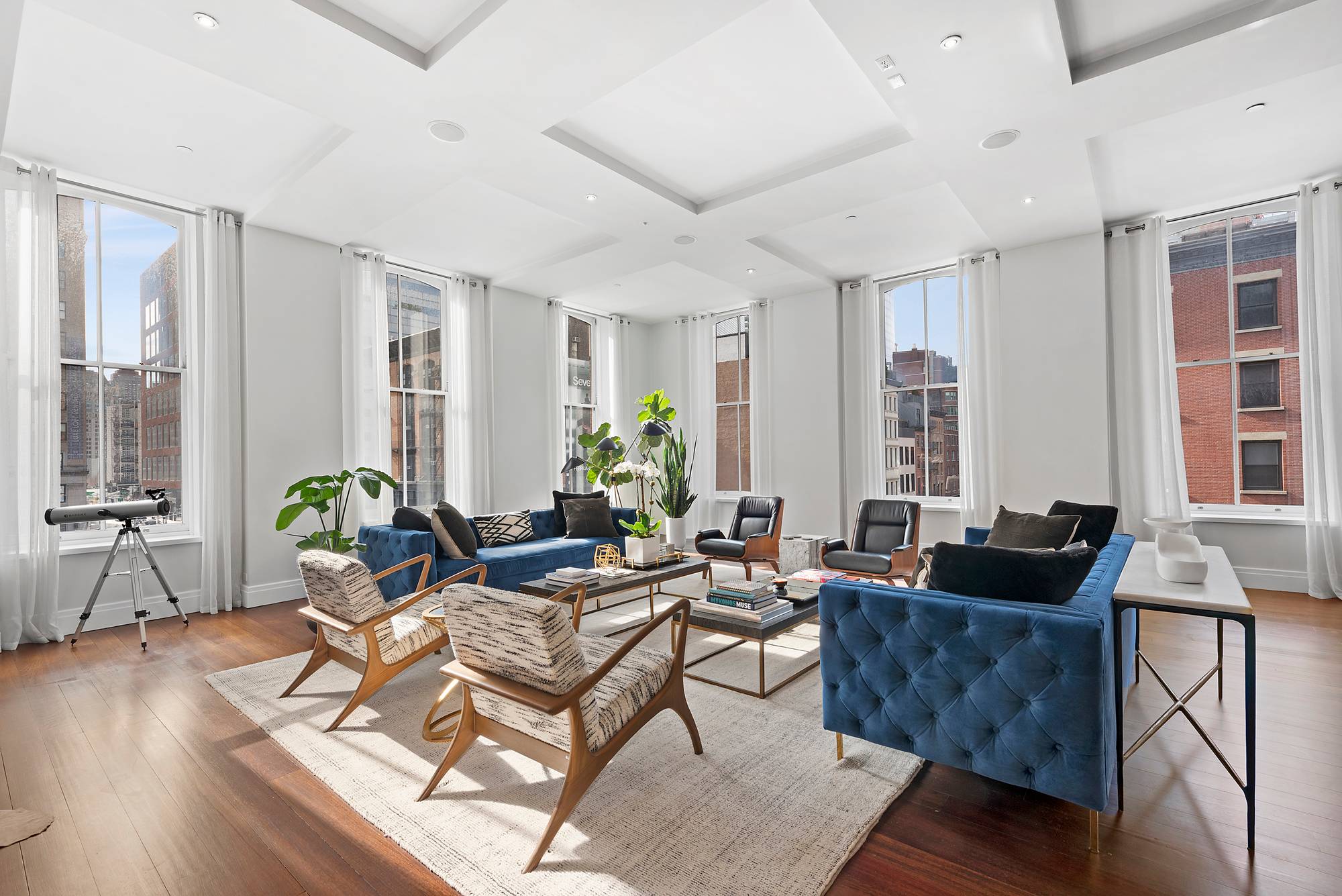 This stunning full floor loft conversion delivers the original details Tribeca homebuyers crave with the modern updates they demand.