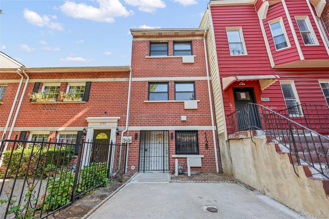 Completely renovated single family home in Morrisania !