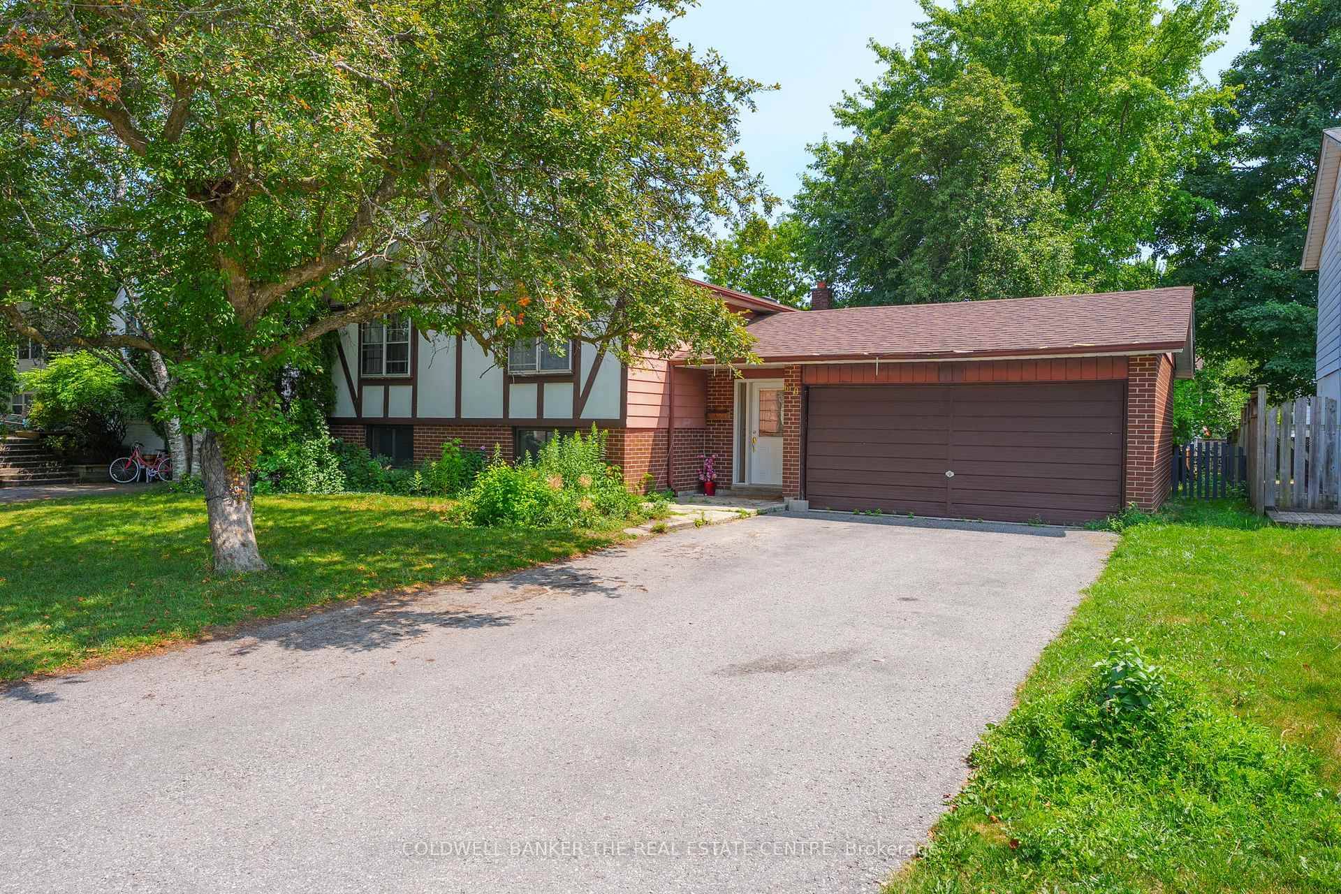 INVESTORS welcome to 60 Pringle Ave, Prime Markham Location with a Legal Basement Apartment.