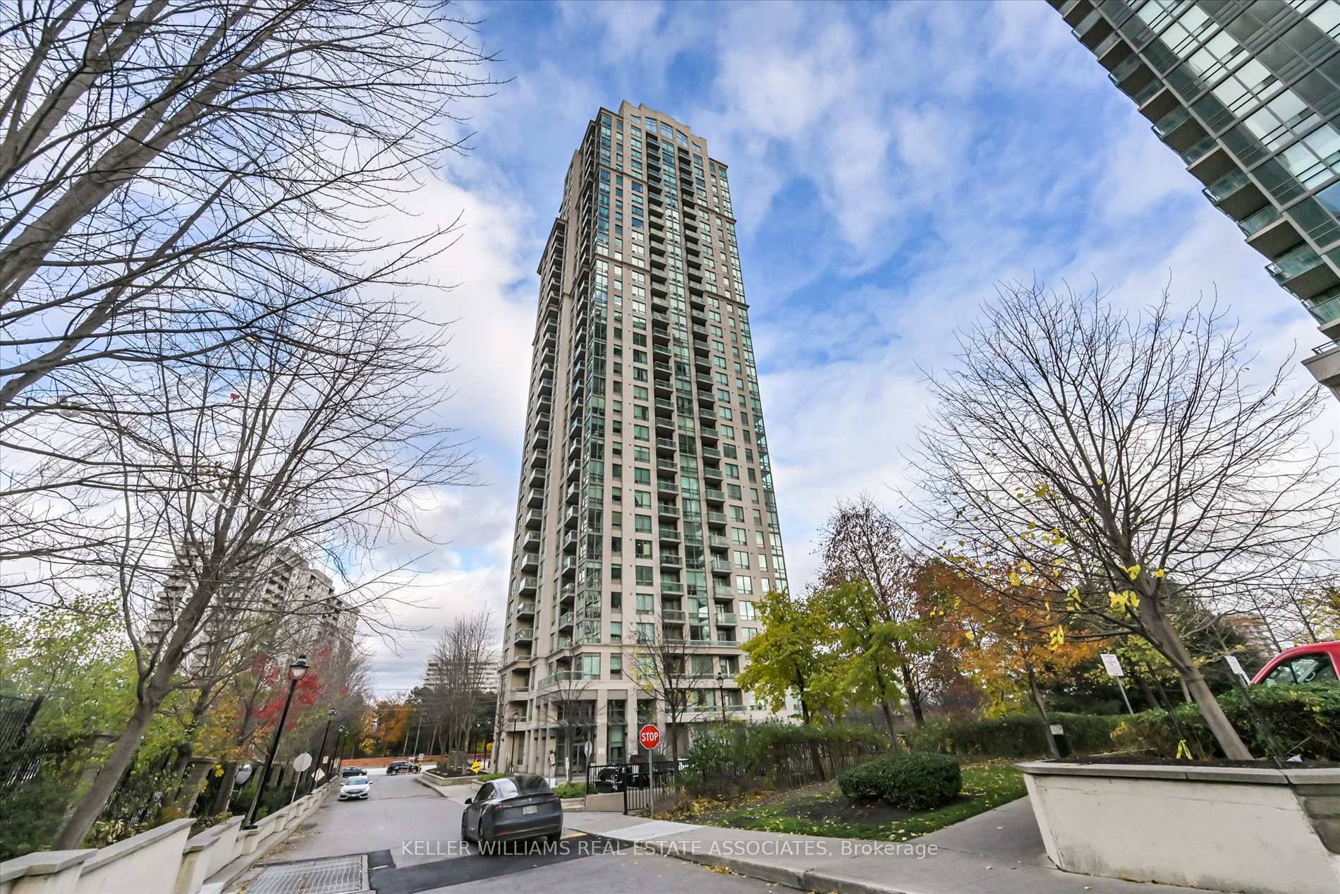 Incredible Opportunity to Own a Gorgeous 587sf One Bedroom with Den With ALL Your Utilities Included In A Perfect Downtown Mississauga Location !
