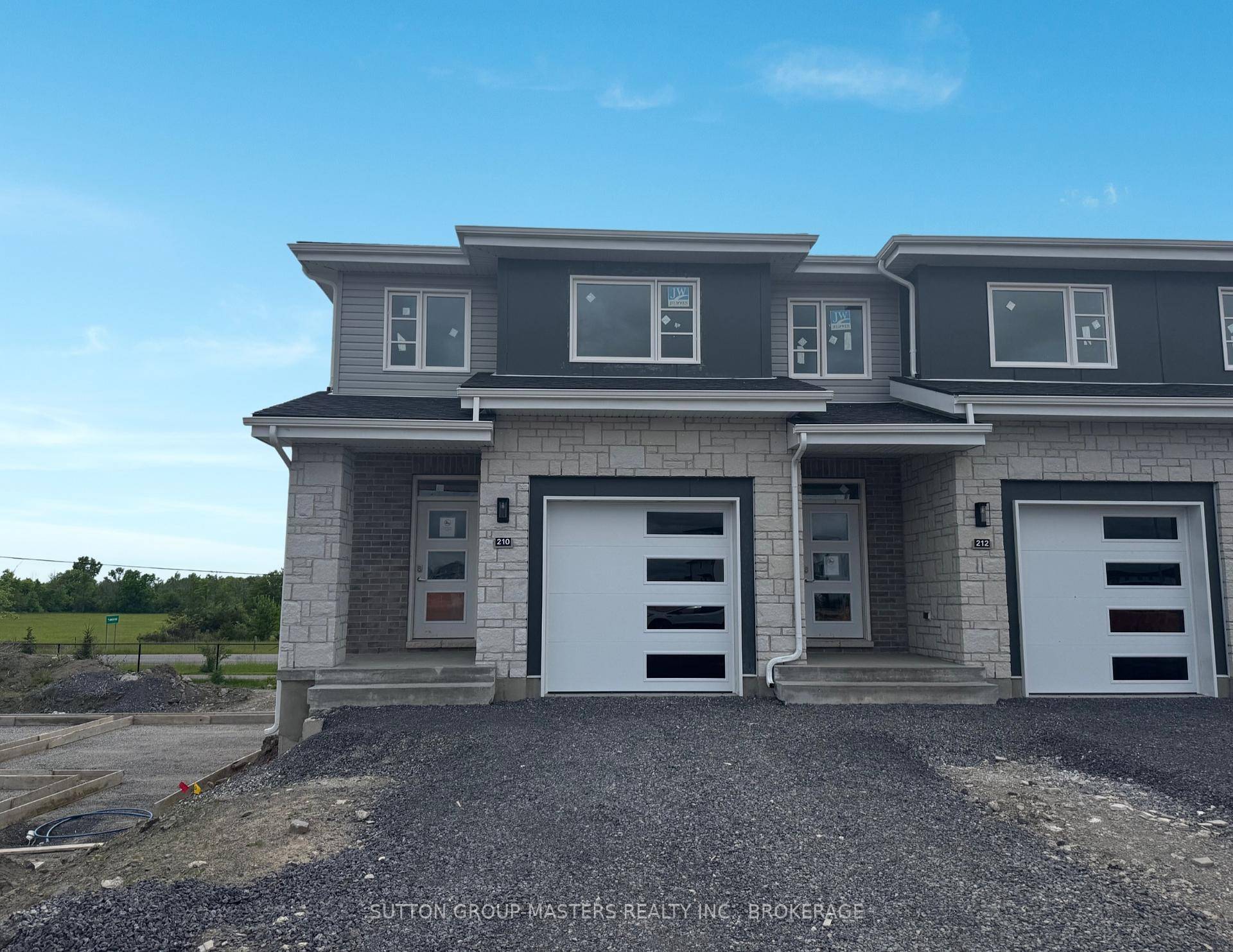 Welcome to 210 Dr. Richard James Crescent and Barr Homes' new 'Winston' model !