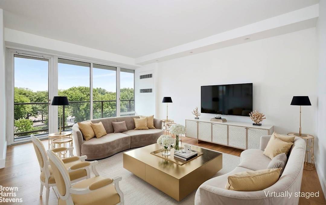 MINT RENOVATION PARK FRONT NO BOARD APPROVAL Perched directly on Central Park South, this exceptional three bedroom, three and a half bathroom floor through residence has been meticulously renovated to ...