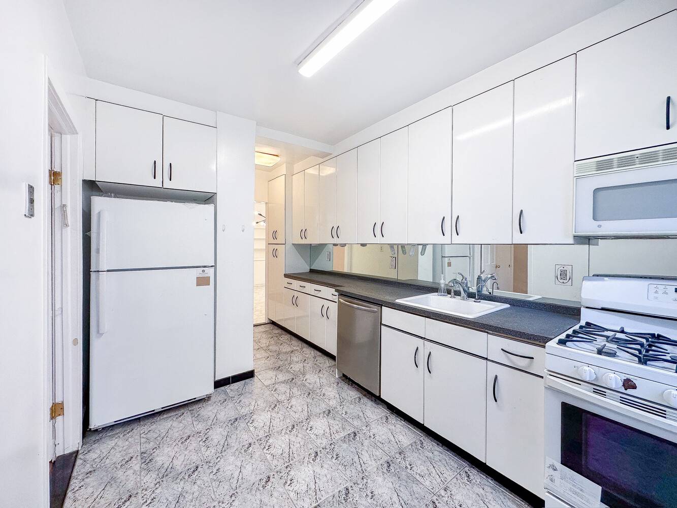 Spacious 2 Bedroom Co op with Private Terrace, Doorman amp ; Prime Midwood Location Discover comfort, convenience, and value in this oversized 2 bedroom, 1 bathroom co op, perfectly positioned ...