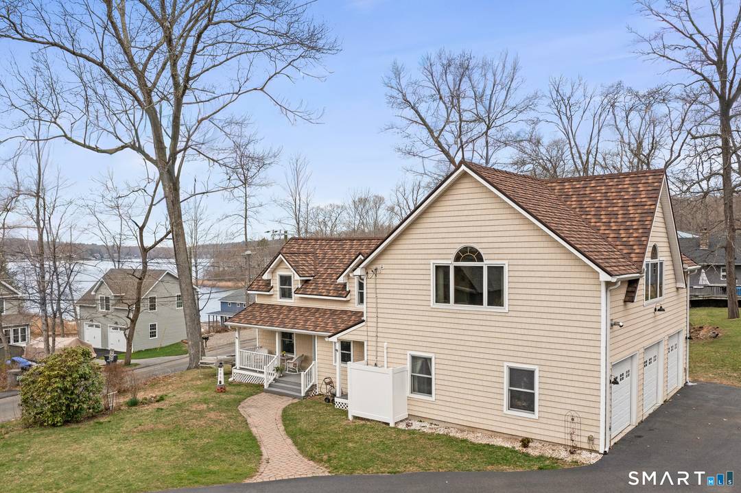 Lake life is calling ! With a complete renovation and addition in 2006 the possibilities are endless in this lake house.