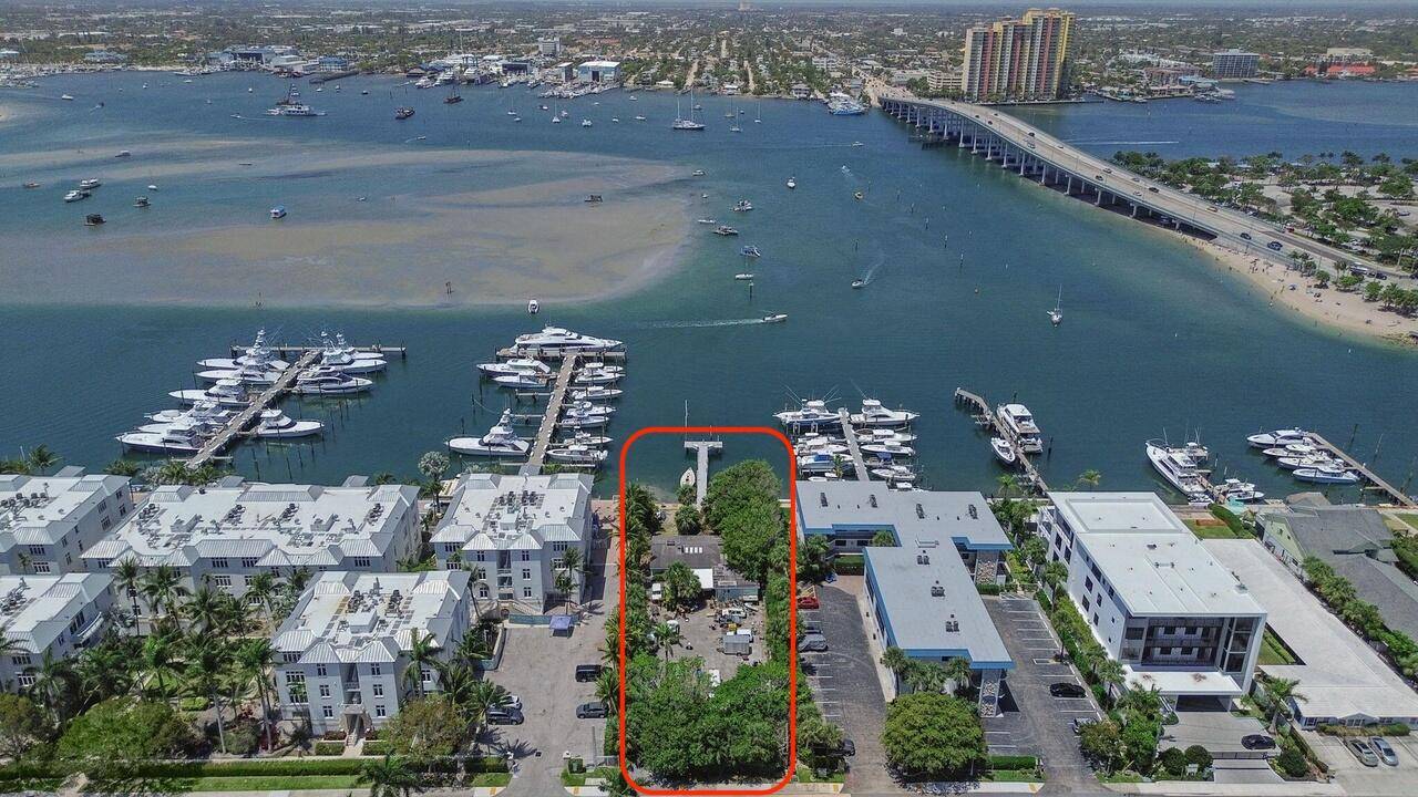 WATERFRONT WATERFRONT WATERFRONT, BLUE WATER ACCESS DIRECTLY TO PALM BEACH LAKE WORTH INLET.