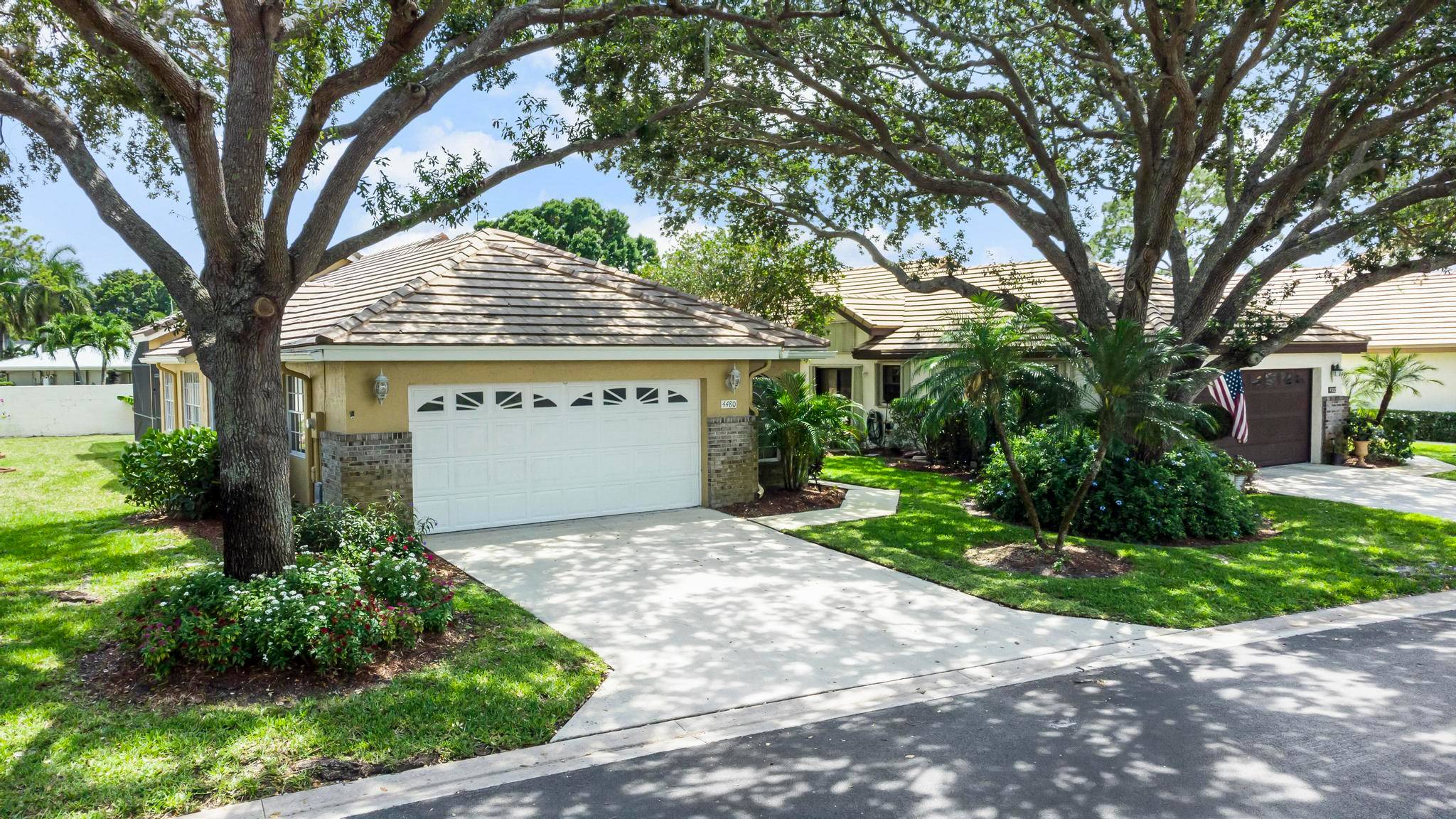 Rare opportunity to rent in this hidden, quiet, oak lined neighborhood on Atlantic Avenue.