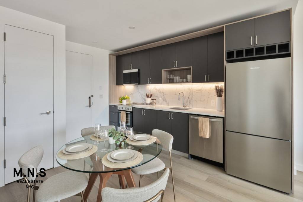 1 Bedroom Available 10 15 in Woodside !