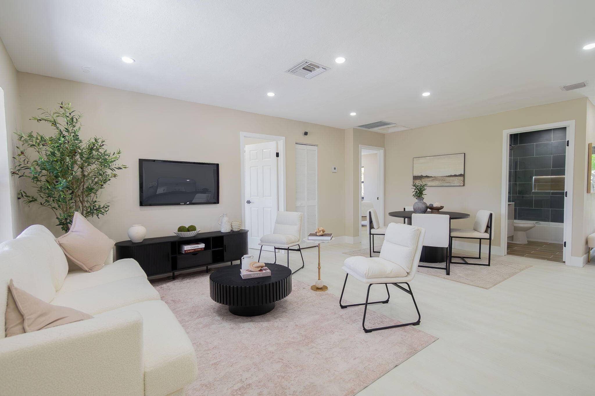 Beautifully modernized turn key 3 bed, 2 bath home in the heart of Fort Lauderdale !