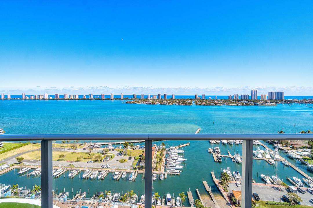 Waterfront resale opportunity for the H Residence, on the 21st floor at Nautilus 220 N220 with East South West exposure and a corner end unit for privacy.