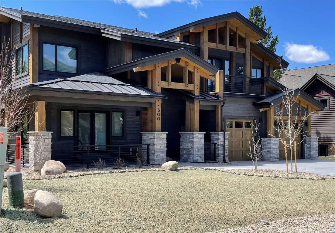 Nestled amidst a picturesque landscape where the lush greens of the River Course at Keystone meet the majestic snow capped peaks of the Rocky Mountains, this luxurious residence offers a ...