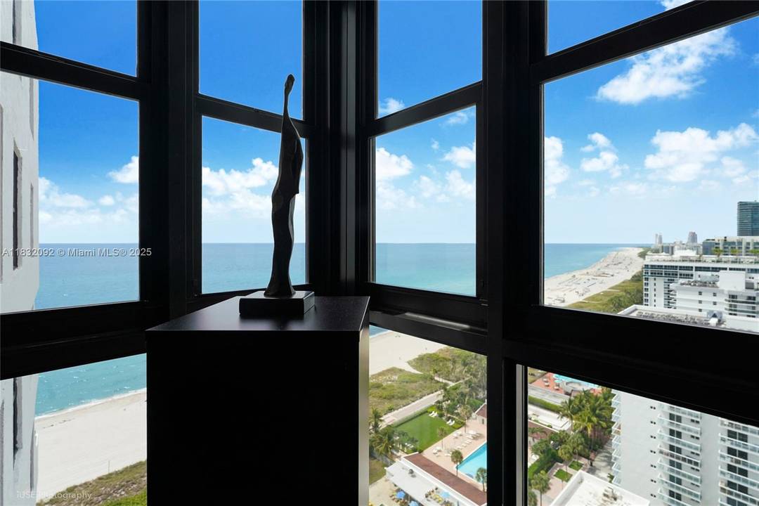 SPECTACULAR PENTHOUSE AT CLUB ATLANTIS DIRECT OCEAN, INTRACOASTAL AND CITY VIEWS FROM THIS 1 BEDROOM, 1.