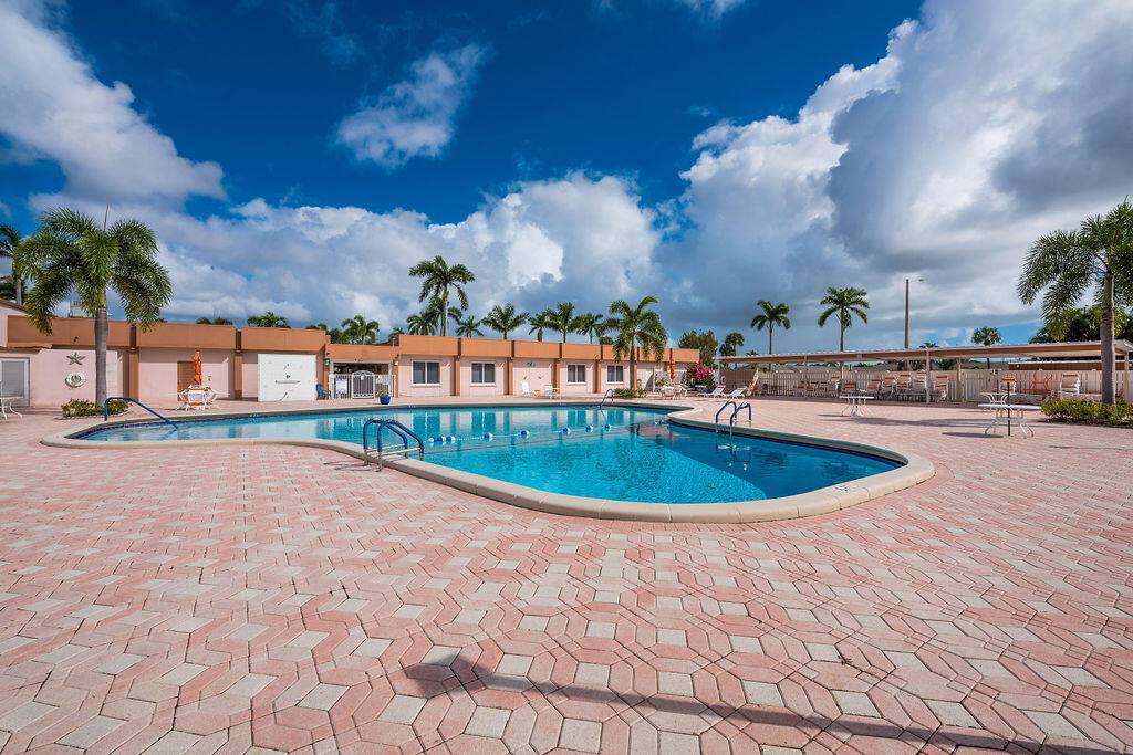 This beautifully renovated 2 bedroom, 1.