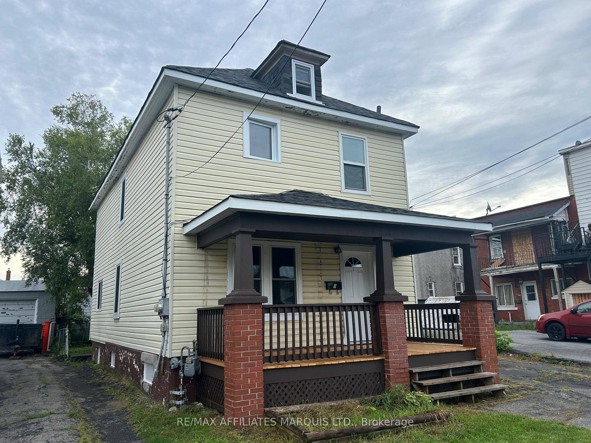 IF YOU HAVE CONSIDERED BECOMING A LANDLORD OR ARE LOOKING FOR A PLACE FOR YOURSELF WITH ADDITIONAL RENTAL INCOME, THIS IS THE PERFECT SPOT.